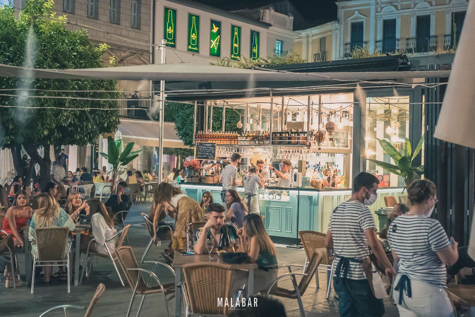 Kiosco Malabar en el centro de Mérida Kiosco terraza comer o tomar una copa en la Plaza de España